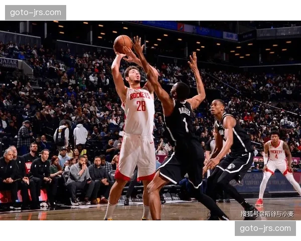 余嘉豪场均14.2分7.5篮板 内线进攻效率稳步提升